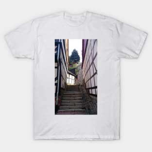 Steep lane in Stolberg / Harz T-Shirt